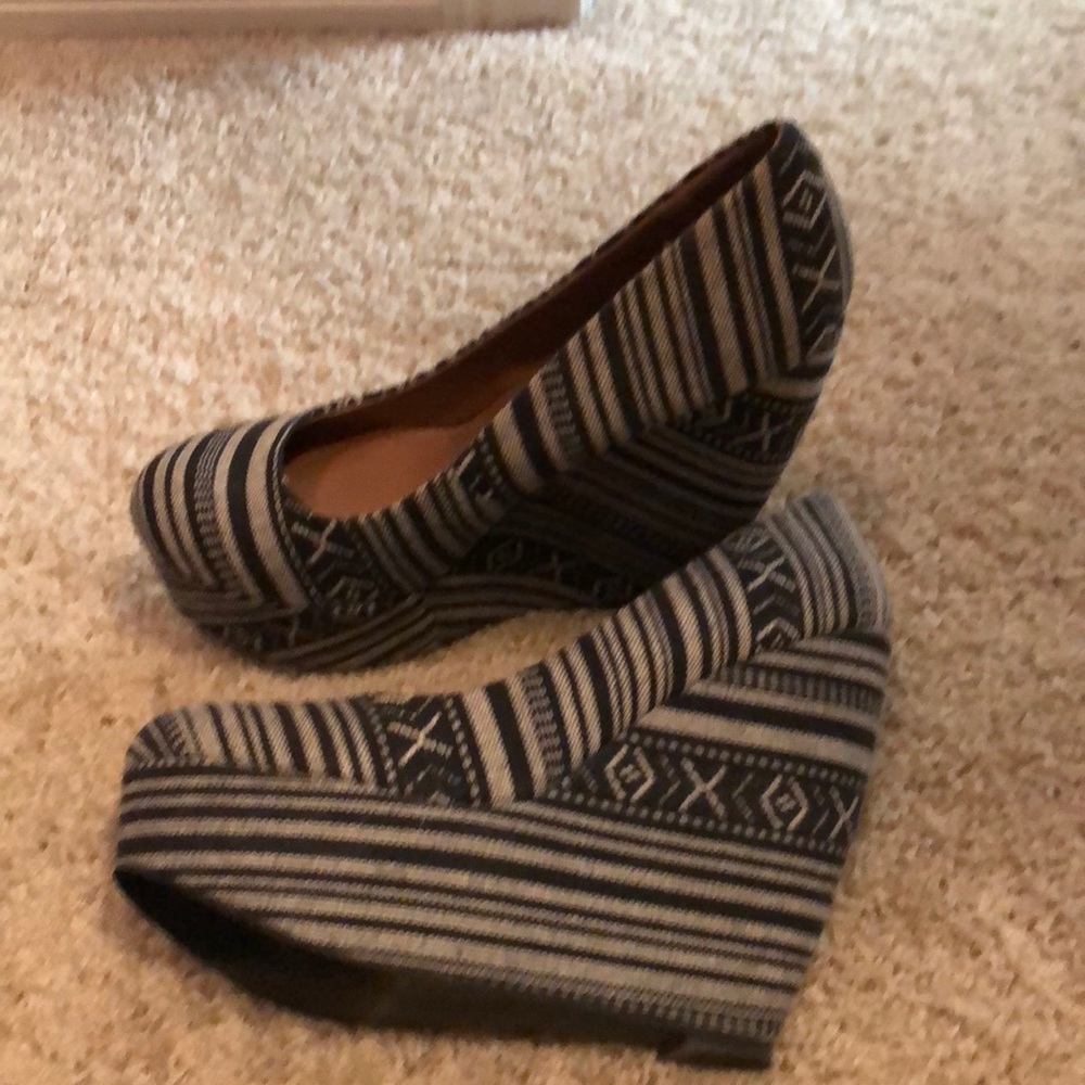 Euc madden girl wedges size 8.5